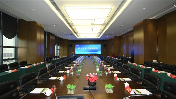  凝心聚力，突圍謀發(fā)展